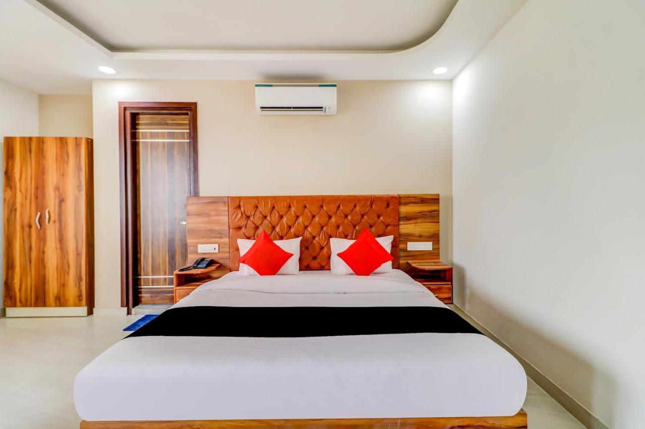 Oyo Flagship 80318 Hotel Sai Plaza Near Indira Gandhi International Airport Nova Deli Exterior foto