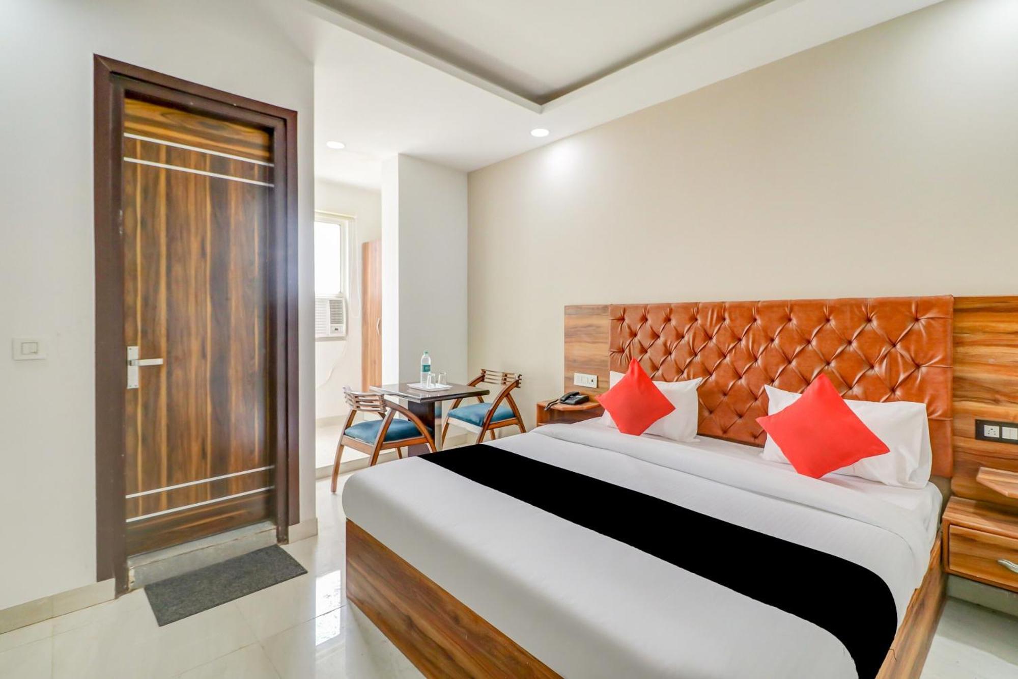 Oyo Flagship 80318 Hotel Sai Plaza Near Indira Gandhi International Airport Nova Deli Exterior foto