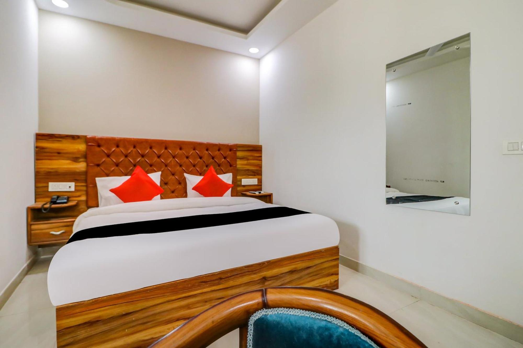 Oyo Flagship 80318 Hotel Sai Plaza Near Indira Gandhi International Airport Nova Deli Exterior foto