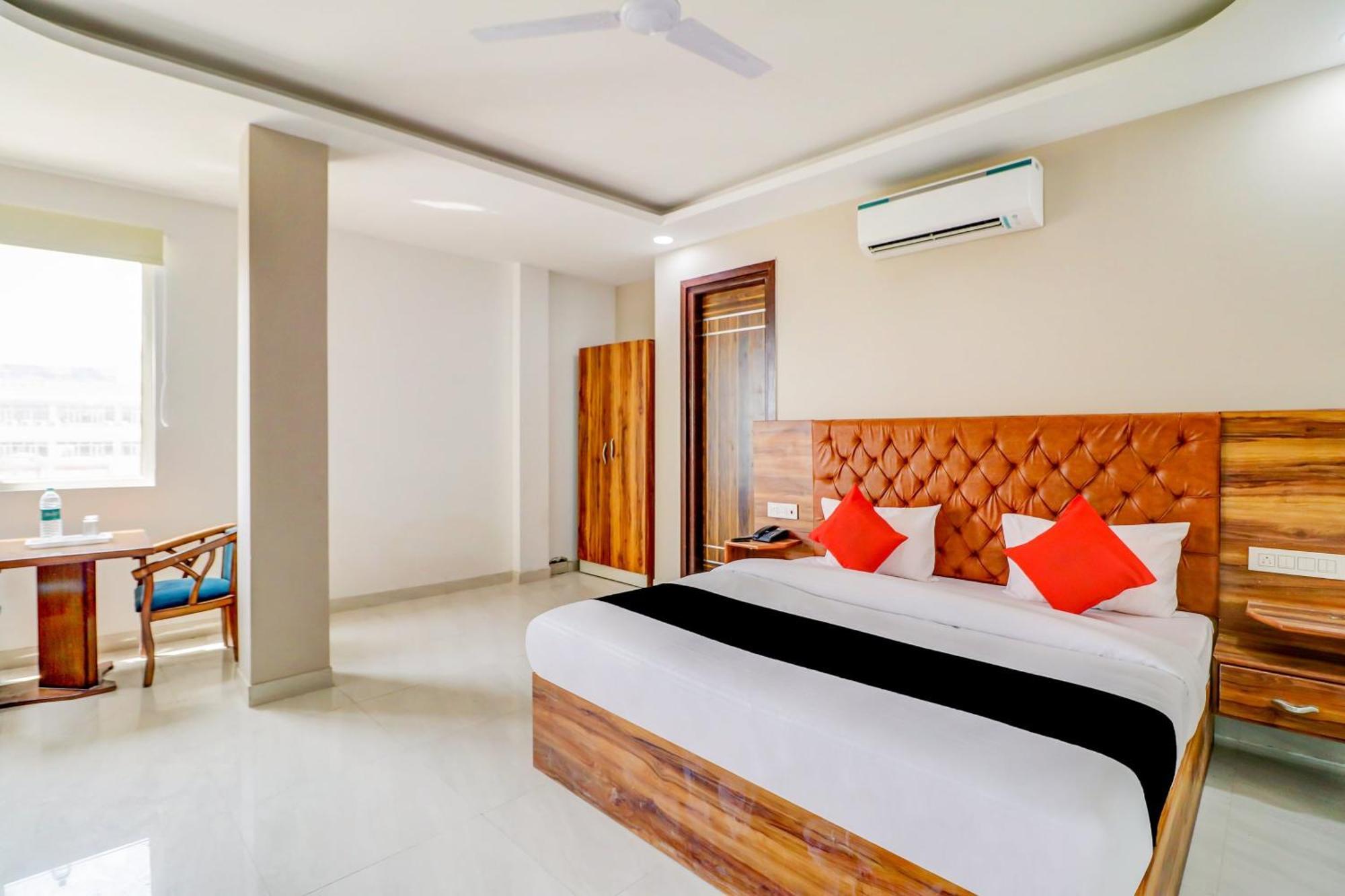 Oyo Flagship 80318 Hotel Sai Plaza Near Indira Gandhi International Airport Nova Deli Exterior foto