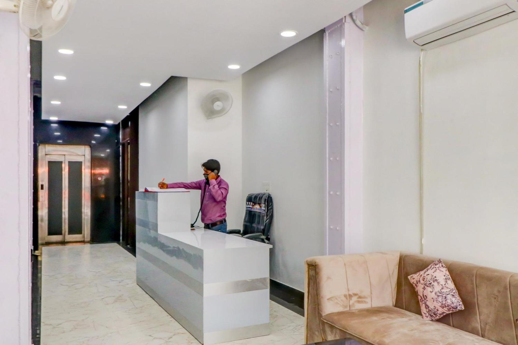 Oyo Flagship 80318 Hotel Sai Plaza Near Indira Gandhi International Airport Nova Deli Exterior foto