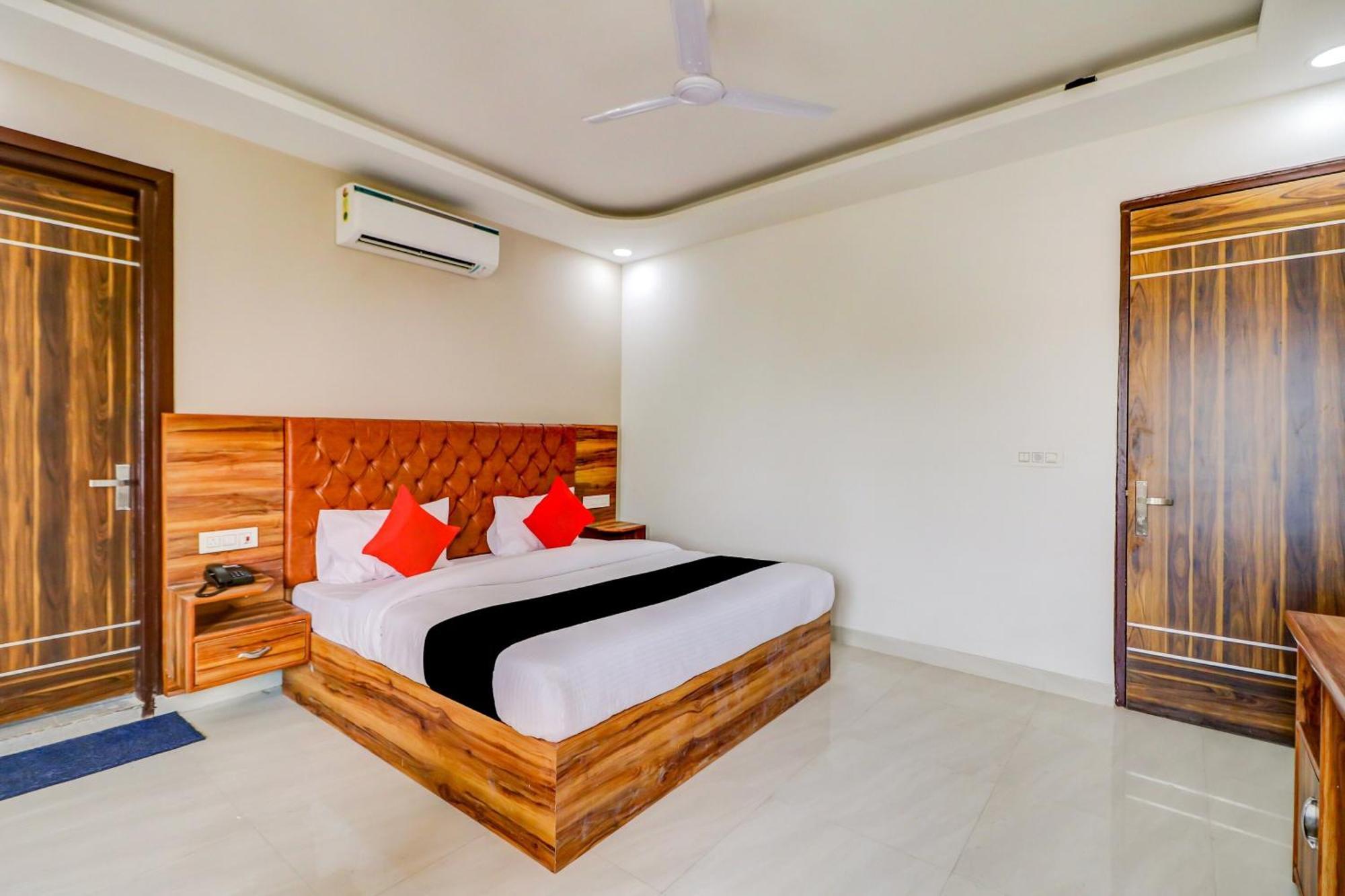 Oyo Flagship 80318 Hotel Sai Plaza Near Indira Gandhi International Airport Nova Deli Exterior foto