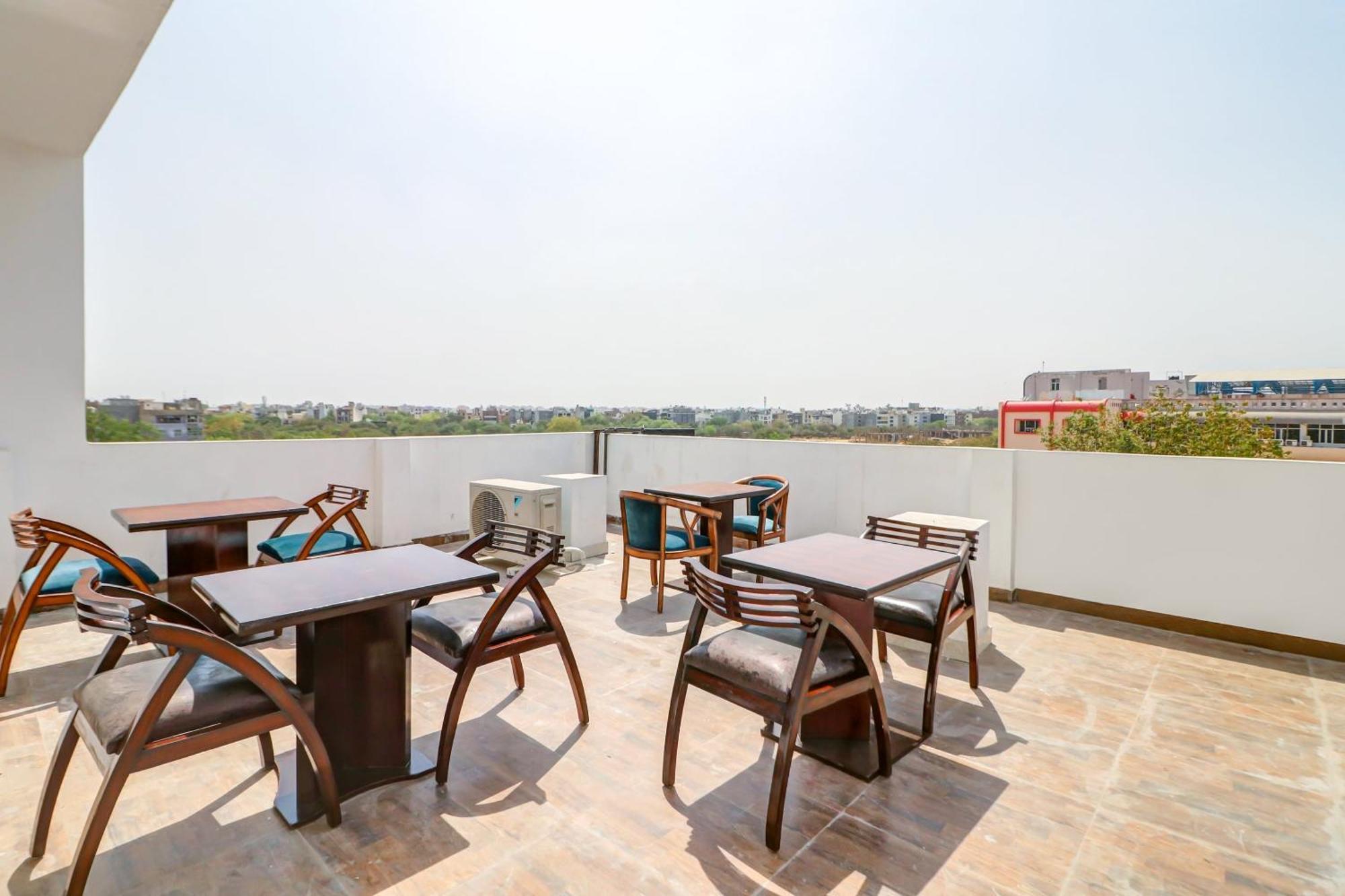Oyo Flagship 80318 Hotel Sai Plaza Near Indira Gandhi International Airport Nova Deli Exterior foto